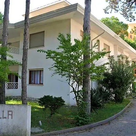 Hotel Wide Flat For 8 Guests In Lignano - Beahost