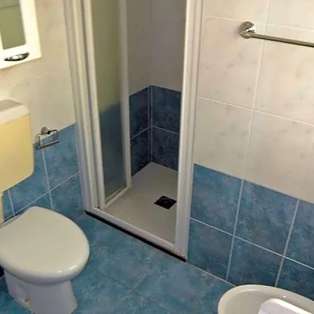 Hotel Wide Flat For 8 Guests In Lignano - Beahost